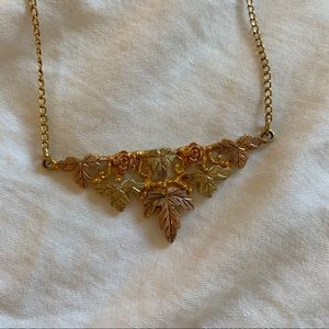 Vintage 10 kt gold leaves & rose necklace